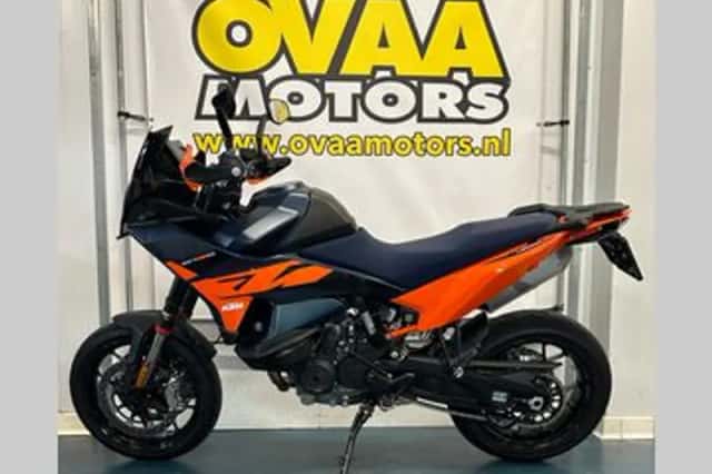 KTM 890 SMT (2026) thumbnail 2