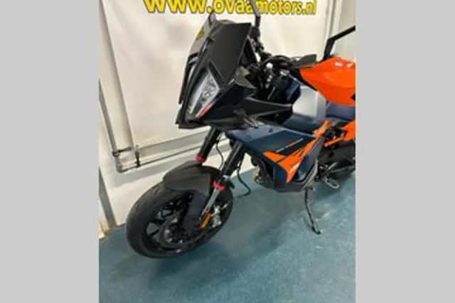 KTM 890 SMT (2026) thumbnail 6