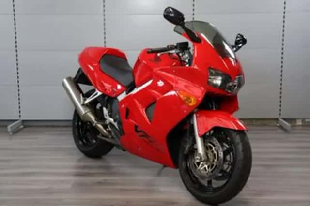 Honda VFR800 (1999) thumbnail 2