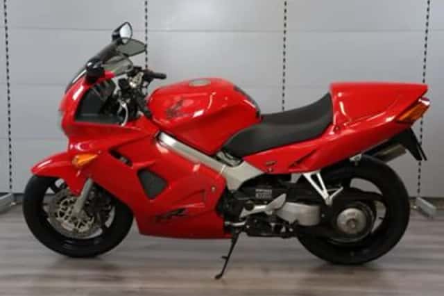 Honda VFR800 (1999) thumbnail 3