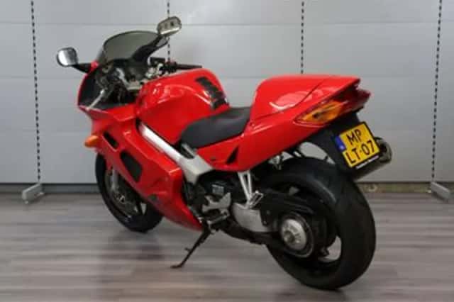 Honda VFR800 (1999) thumbnail 5