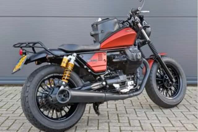 Moto Guzzi V9 Bobber Sport (2019) thumbnail 3