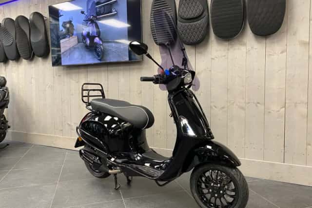 Vespa Sprint (2026) thumbnail 2