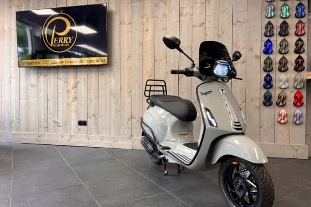 Vespa Sprint (2026) thumbnail 1
