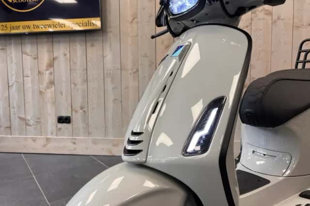 Vespa Sprint (2026) thumbnail 4