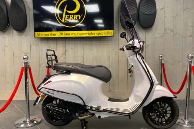 Vespa Sprint (2026) thumbnail 3