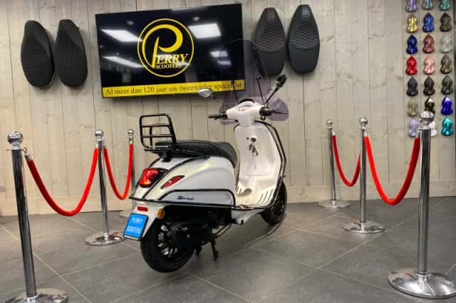 Vespa Sprint (2026) thumbnail 4