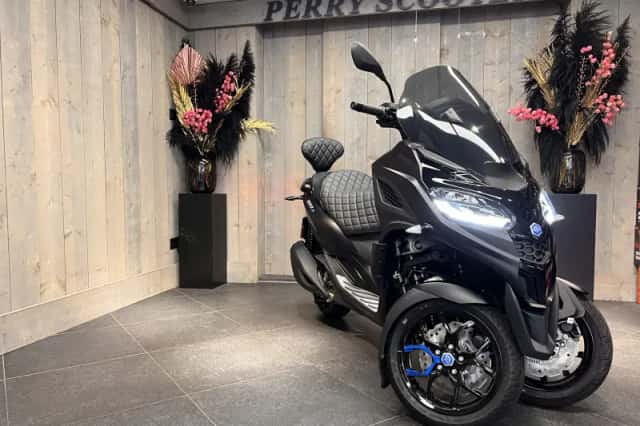 Piaggio MP3 310 (2026) thumbnail 1