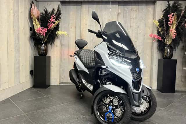 Piaggio MP3 310 (2026) thumbnail 1