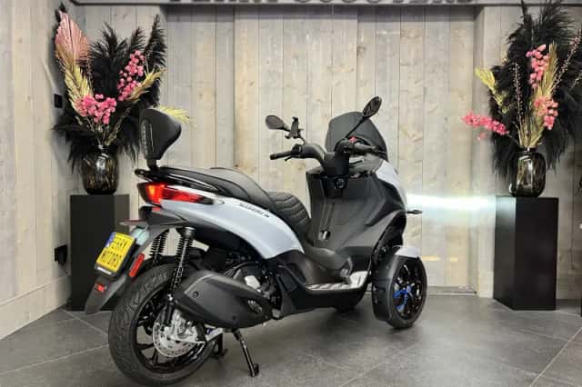 Piaggio MP3 310 (2026) thumbnail 2