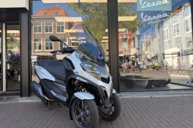 Piaggio MP3 530cc Sport HPE EURO5+ (2026) thumbnail 1