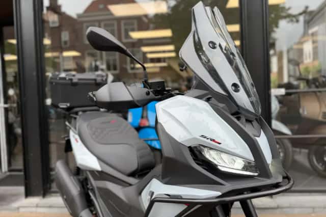 Aprilia SR GT 400CC (2026) thumbnail 4