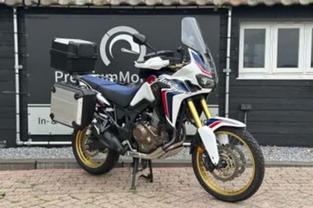 Honda CRF 1000 L Africa Twin (2016) thumbnail 1