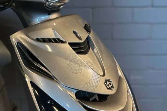 Piaggio ZIP SP (2024) thumbnail 2
