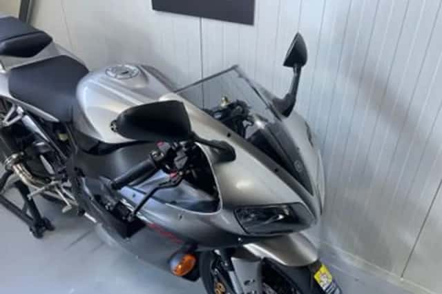 Yamaha YZF 1000 R1 (2002) thumbnail 4
