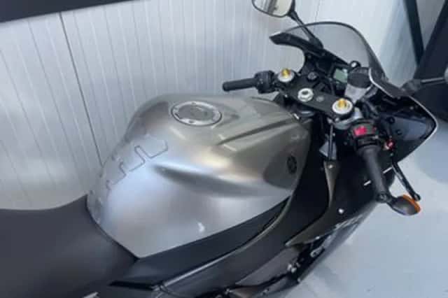 Yamaha YZF 1000 R1 (2002) thumbnail 5