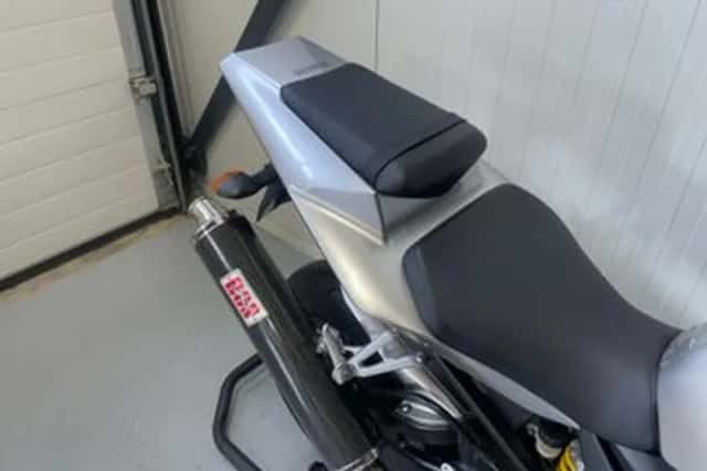 Yamaha YZF 1000 R1 (2002) thumbnail 6