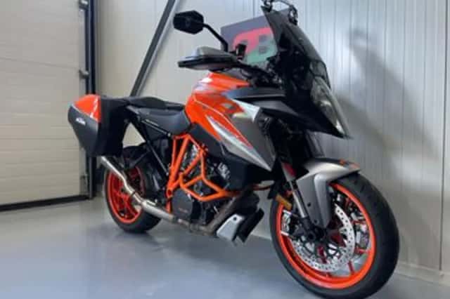 KTM 1290 Super Duke GT (2019) thumbnail 2