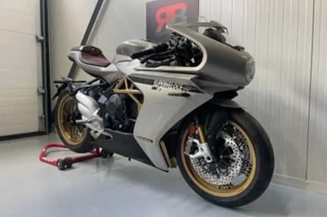MV Agusta Superveloce 800 S (2025) thumbnail 2