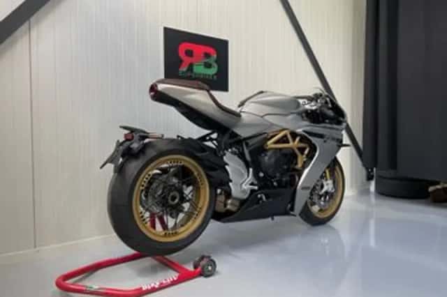 MV Agusta Superveloce 800 S (2025) thumbnail 3