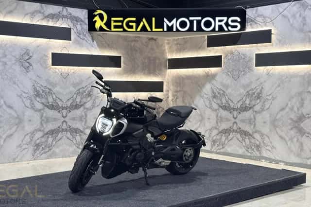Ducati Diavel V4 (2024) thumbnail 2