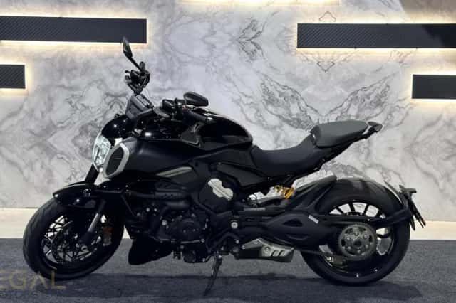 Ducati Diavel V4 (2024) thumbnail 4
