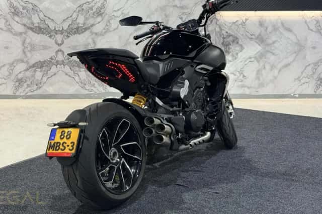 Ducati Diavel V4 (2024) thumbnail 5