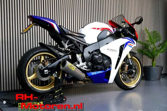 Honda Fireblade (2009) thumbnail 3