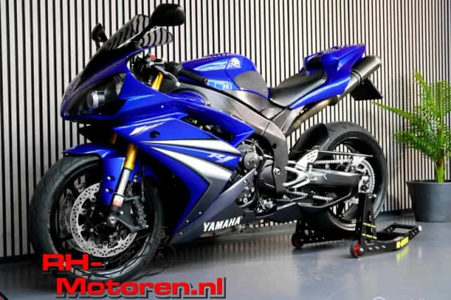 Yamaha YZF-R1 (2007) thumbnail 5