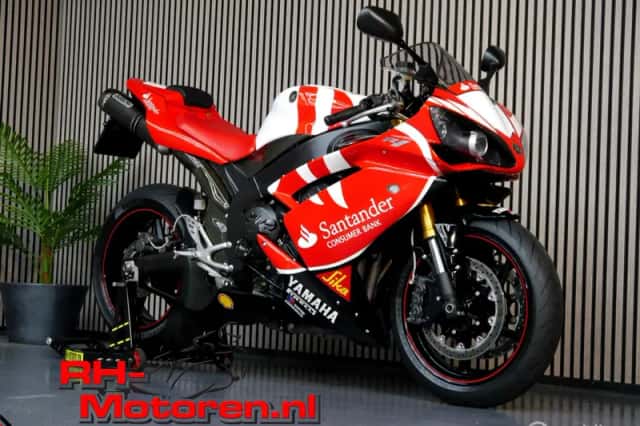 Yamaha YZF-R1 (2009) thumbnail 1