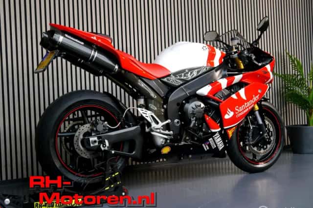 Yamaha YZF-R1 (2009) thumbnail 4