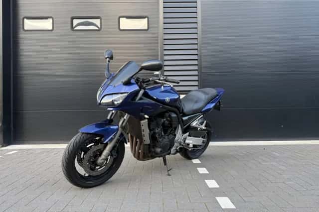 Yamaha FZS 1000 Fazer (2003) thumbnail 1