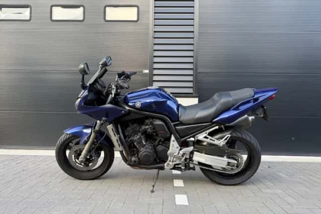 Yamaha FZS 1000 Fazer (2003) thumbnail 2