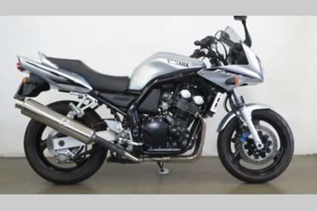 Yamaha FZS 600 Fazer (2002) thumbnail 1