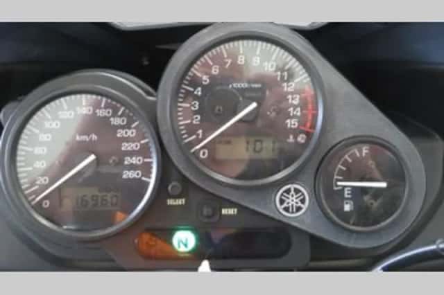 Yamaha FZS 600 Fazer (2002) thumbnail 3
