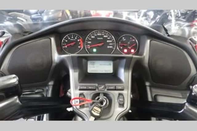 Honda GL 1800 Goldwing (2008) thumbnail 3