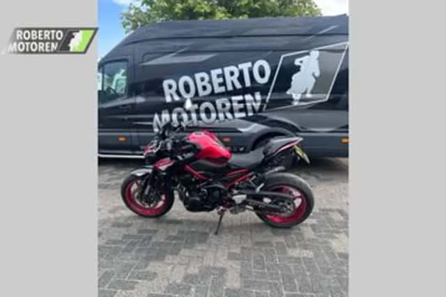 Kawasaki Z900 (2024) thumbnail 5