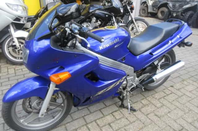Kawasaki ZZ-R 250 (2004) thumbnail 2