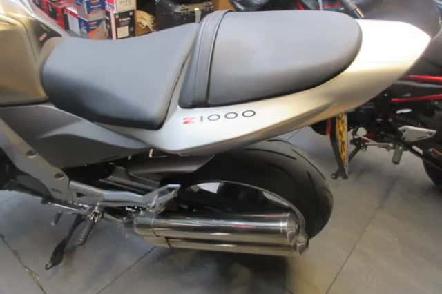 Kawasaki Z1000 (2006) thumbnail 3
