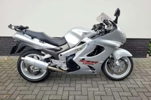 Kawasaki ZZR1200 (2002) thumbnail 2