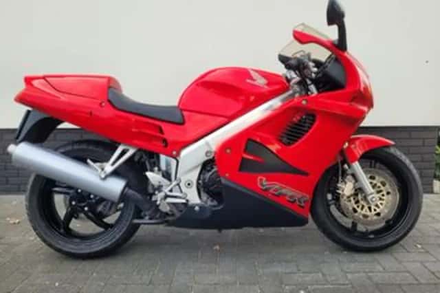 Honda VFR 750 F (1995) thumbnail 1