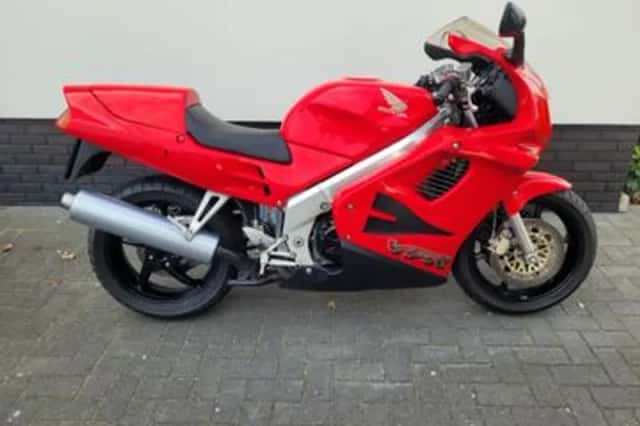 Honda VFR 750 F (1995) thumbnail 2