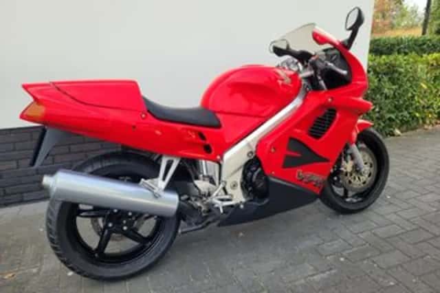 Honda VFR 750 F (1995) thumbnail 3