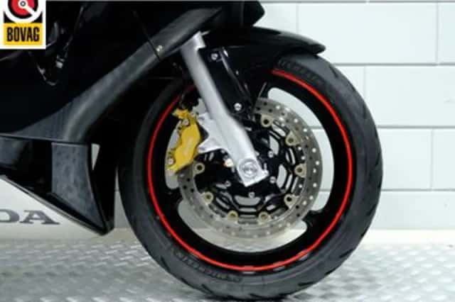 Honda CBR600RR (2004) thumbnail 2