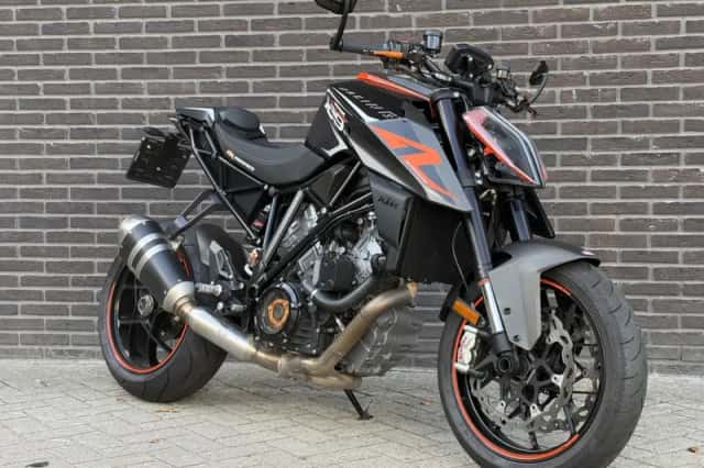 KTM 1290 Super Duke R (2018) thumbnail 1