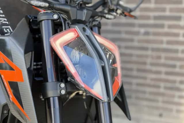 KTM 1290 Super Duke R (2018) thumbnail 2