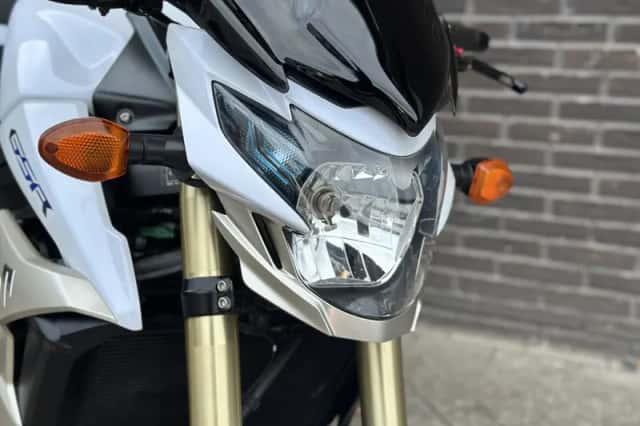 Suzuki GSR750 (2014) thumbnail 2