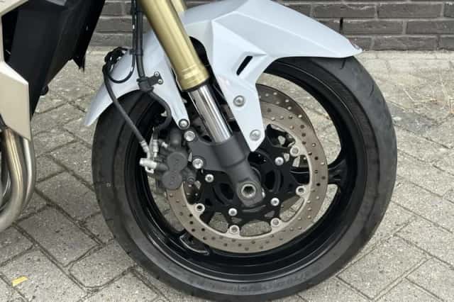 Suzuki GSR750 (2014) thumbnail 4