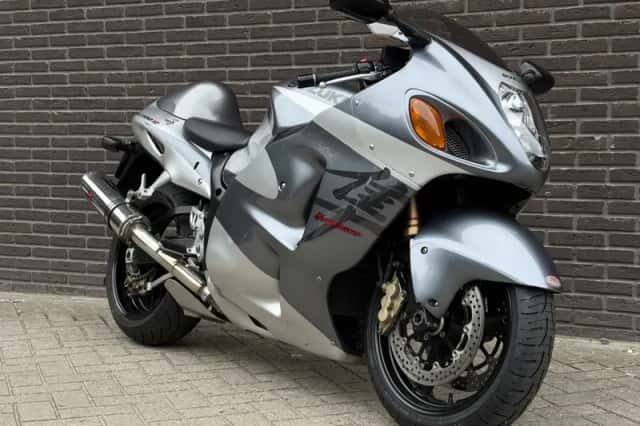 Suzuki GSX 1300R Hayabusa (2003) thumbnail 1