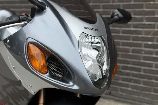 Suzuki GSX 1300R Hayabusa (2003) thumbnail 2